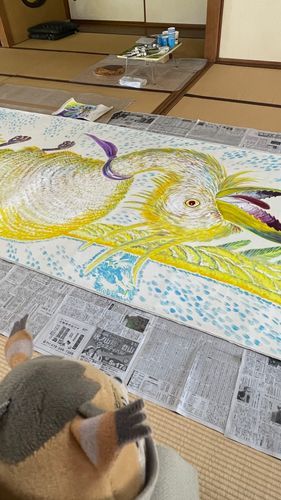 巡回展先で各土地のモチーフも描き加えながら少しずつ完成させて行くそうやで、ほぜおちゃん。すてきやね。