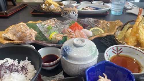 お刺身定食に天ぷらを追加したやで、ほぜおちゃん🐟🍤
