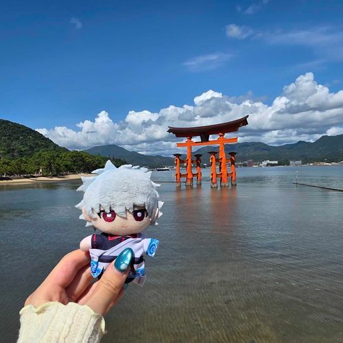 いつくしまじんじゃ だと。
うみのなかに とりいがあるってのも
なかなか おめにかかれるもんじゃねーな。