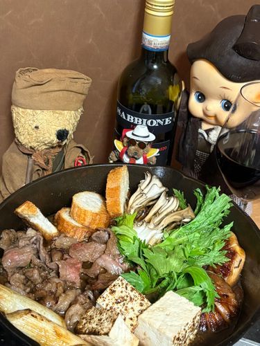 お昼から
すき焼き〜🍷🤤

鍋奉行源治郎さま〜
おな〜り〜〜〜