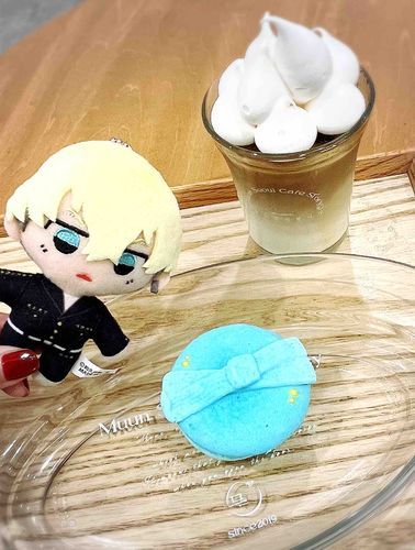 ブロビのライブ前に千冬と腹ごしらえをしたよ🧁
そばの会場でホシウジ🎤も開催してたから周りは💎ちゃんだらけだった😂