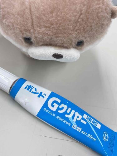 やまだです。
飼い主が最近無駄に忙しいアピールをしてきます。煩わしいです。ちなみにこれは飼い主の友人が作業中使っていたものなのですが、やまだは初めて目にしました。一体何でしょうか、舐めてみたら分かりますかね？