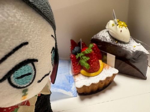 ケーキ！
ちびえんちゃんのはチョコの方だよ〜！美味しそうだね♪