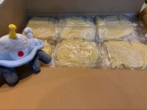 ぬいぐるみのみなさん、ご健勝かな
こちらは冷麺のセットが届いたようだ
6×4だって？