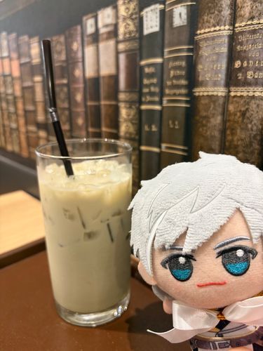 カフェ・ド・クリエのジャスミンティーです！
夏にぴったりだね！
そして甘みがあるようだ。
砂糖はカルシウムを消費してエネルギーになるというし、やはり汗をかく夏にぴったりのドリンクだね