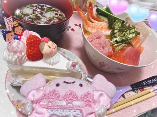 きょうはおひな祭り🎎✨
おんなのこだからうめこが主役なんだって‼︎
なんか照れちゃうな・・・☺️