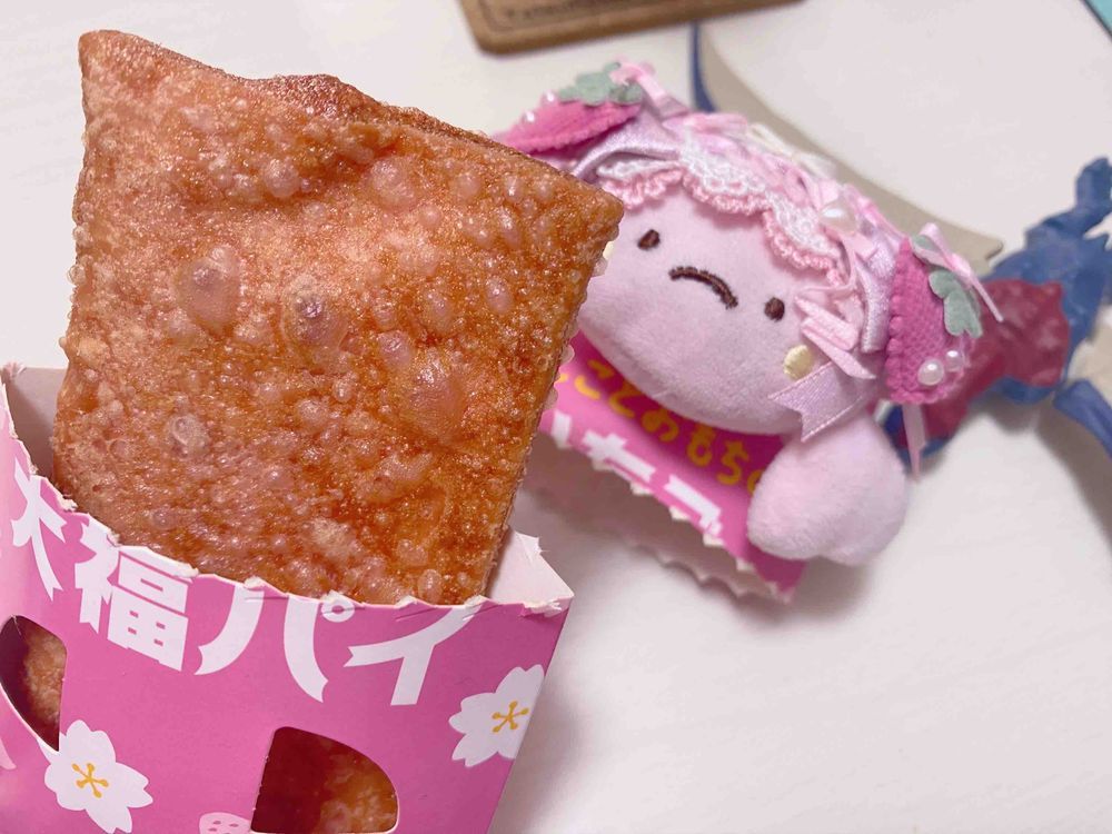 きょうからいちごだいふくパイが始まったからさっそく食べたんだ🍓✨
とてもおいしかったぁ！