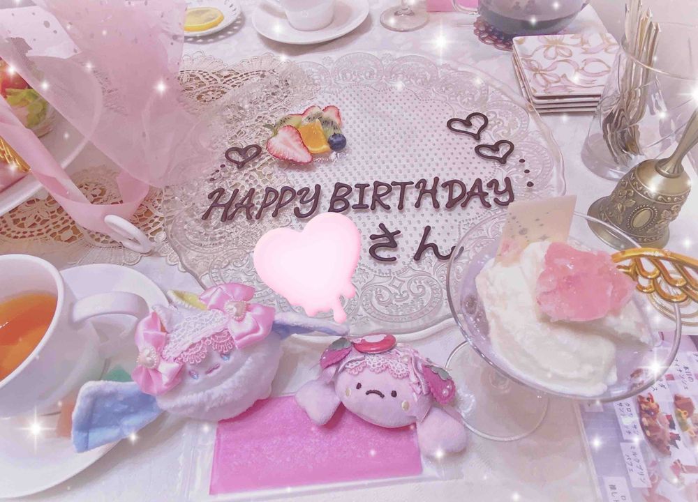 きのう、あるじのおたんじょびだったんだ🎂
にんげんと一緒におうた歌ったりしてお祝いしてあげたんだ🎶
そして、先週、あるじのお友達からさぷらいずしてもらってて、うめこまで嬉しくなっちゃった🎀
あるじ、おめでと。ステキなおねいさんになってね🌟