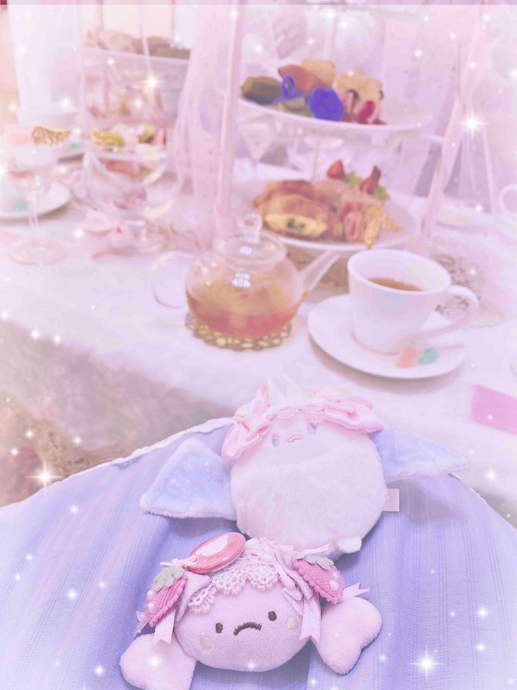 きのう、あるじのおたんじょびだったんだ🎂
にんげんと一緒におうた歌ったりしてお祝いしてあげたんだ🎶
そして、先週、あるじのお友達からさぷらいずしてもらってて、うめこまで嬉しくなっちゃった🎀
あるじ、おめでと。ステキなおねいさんになってね🌟