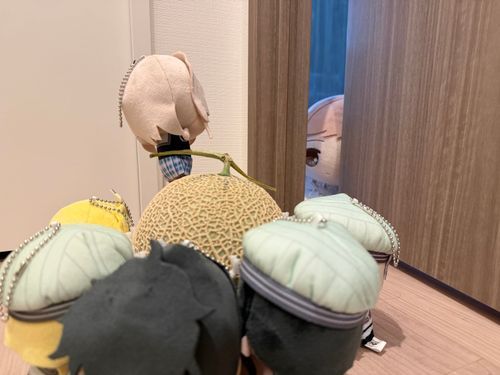 じっ…