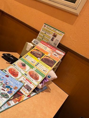 サイゼリヤでかくれんぼだね