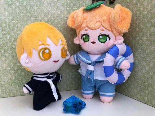 シャノン「みかんとお揃いのセーラー服だよ⚓︎」
みかん「お出かけ楽しみだな♪海に行くの？」
シャノン「水辺だけど海じゃないよ〜💦」