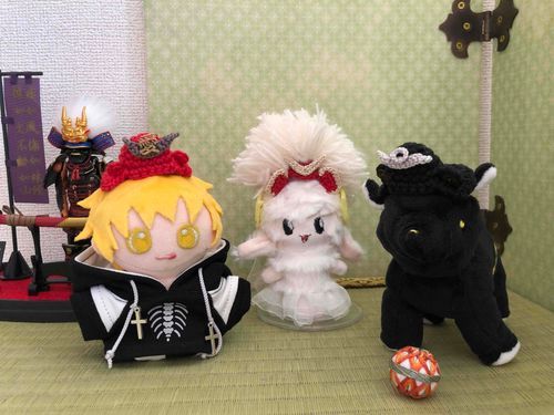 mini AS「きょうは『たんごのせっく』だからモモンガようのかぶとをかりたぞ🎏おおきいぬいたちにはにあわないからミニトリオでかぶるぞ！ほかのふたりはかぶとといったいかしているな🤣」
