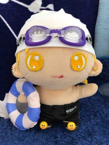 本格的に夏になったから水着に着替えたぜ🩳✨
これでいつでも泳げちゃうぞ🏊‍♂️
水泳キャップ似合うだろ😁