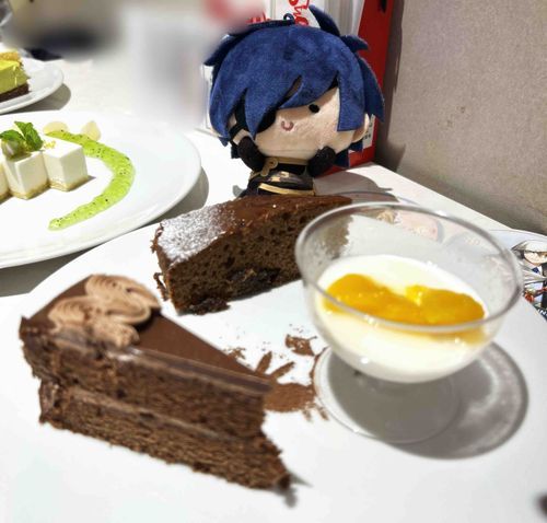 きのうは すいぱらこらぼ にいったよ。
けーき たくさん たべたねぇ。