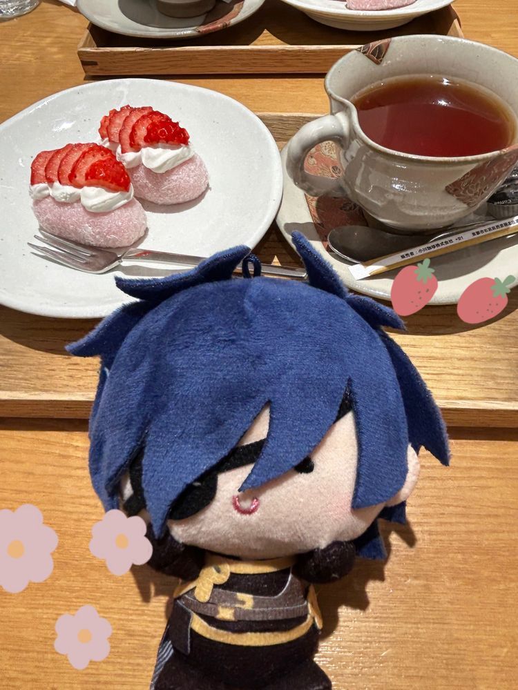 たちよった かふぇで ほんものの ねこちゃん が てんちょう をしてたよ！
なぽりたん おいしかったなぁ。
いちごだいふく は くりーむちーず の ふうみ で なんだか おしゃれ だったねぇ。