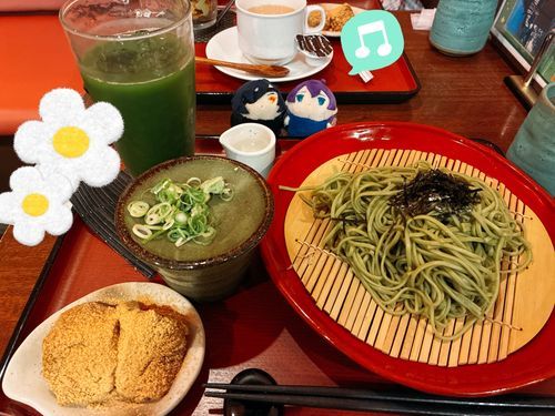 ちゃそば の せっと だね。
わらびもちも やわらかくて ほんとうに おいしかったなぁ。
すごく まんぞく！ な おひるごはん よかったなぁ…。