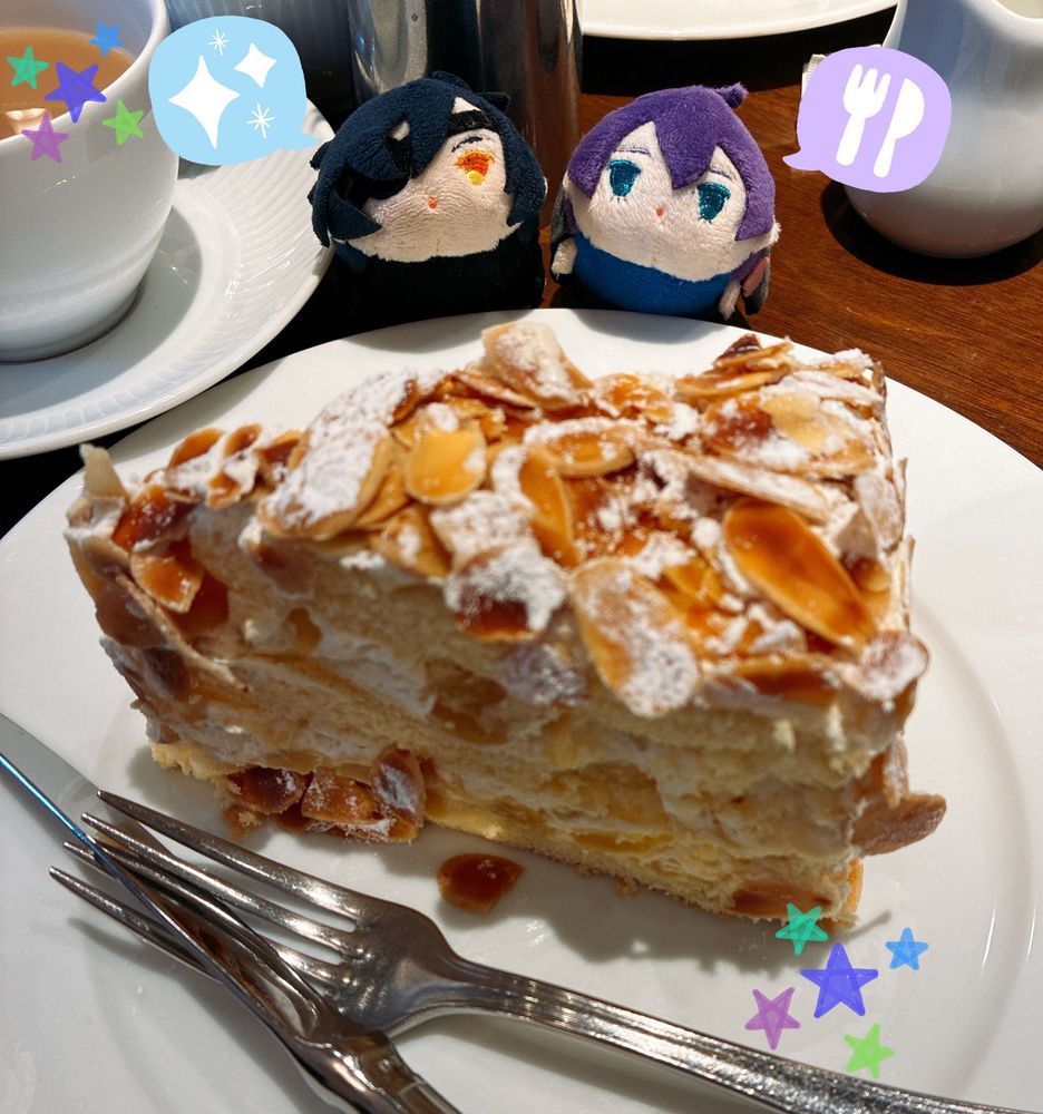 厨組と 夏と秋を食べる会。
かき氷は中にあんみつが入っている贅沢仕様✨️
ケーキは中にごろごろ栗が入っていて美味しかった！