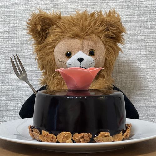 かいぬし が かった けーき
いどもう と おもったのに うばわれた 