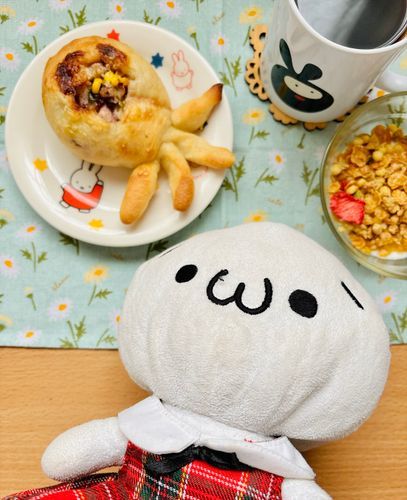 おはよー
イカ焼きパン だって〜かわいいね