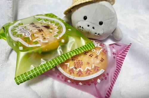 ブッセを食べましょう。どっちにするか悩んでいるみたい。
