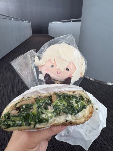 やぁやぁ　げんじのちょうほう
んまひげさ
とつぜん　あるじにほかくされたよ
これは　すぴなっちさんど？
それよりあるじ　おとーとは？
