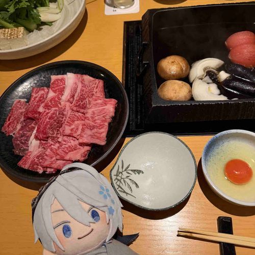 お誕生日だったので、公演見た後にすき焼きでした！私の好物です！
