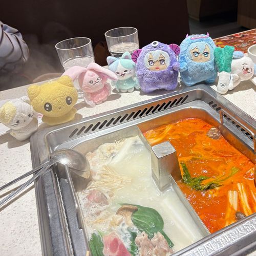 おちないかどきどき… でもうまそーーーー
みんなはひなべのぐ、なにがすきー？