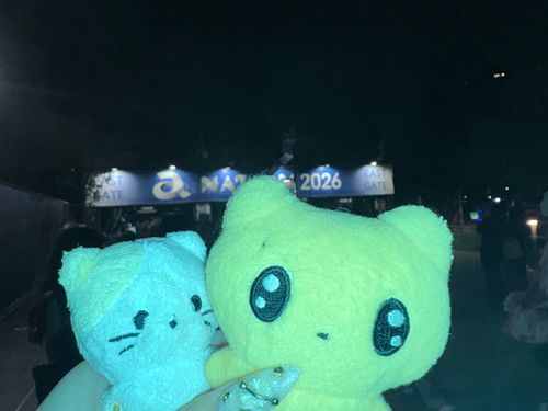 あとあと、ひさしぶりに「こんさーと」つれてってもらったんだー( ฅ^ ._. ^ฅ )おれににたうたうまいやつのともだちがかっこよくうたってた♪
（なんかかめらまんのかめら、あおくうつるんだよな、、）