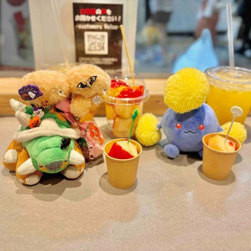 お友達のワタッコちゃんと りんご飴を食べたよ🍎🍬オモテ祭に行った気分🎶