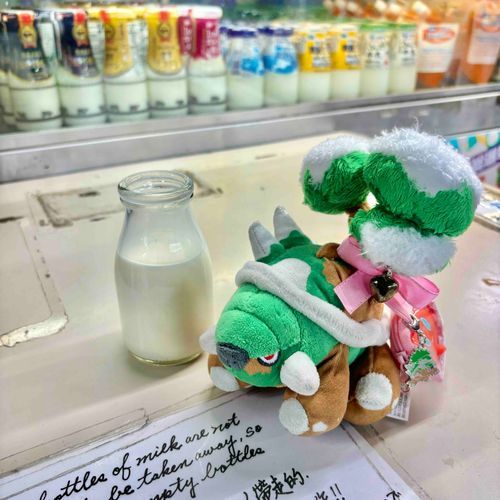 秋葉原駅のホームに ミルクスタンドっていう牛乳屋さんがあるの 知ってる？ずっと気になってたんだけど 初めて買ってみた！濃厚で モーモーミルクにも 負けない美味しさだったよ！🍼