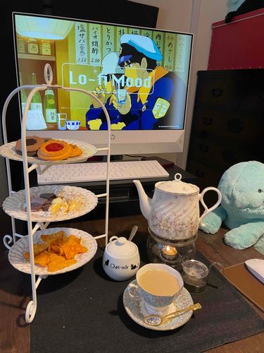 アフタヌーンティーだぬ。ぬーんだぬねぇ。