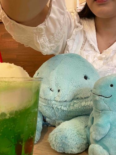 クリームソーダだぬ。しゅわしゅわしてるぬ