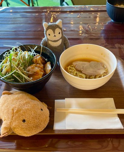 ここは旭川のお隣東神楽町の温泉施設だよ、日帰り温泉に食事にくつろぎ空間も充実していて、良い所だね〜ほあちゃん！