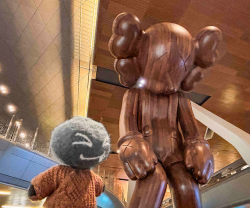 あなたしんちょう10mなの？
そこからのくうこうのけしきはどう？

#COMPANION #SmallLie #KAWS #DOH #ハマド国際空港 #ドーハ #カタール国