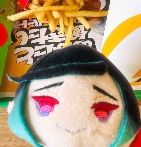 あるじぃとごはんをたべにいったぞ
すこしぜいたくにあっぷるぱいもたべたな