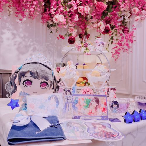 お誕生日の祝いでアフタヌーンティーに行った時のお写真です！ティアラもつけてもらいました☺️(2022年)