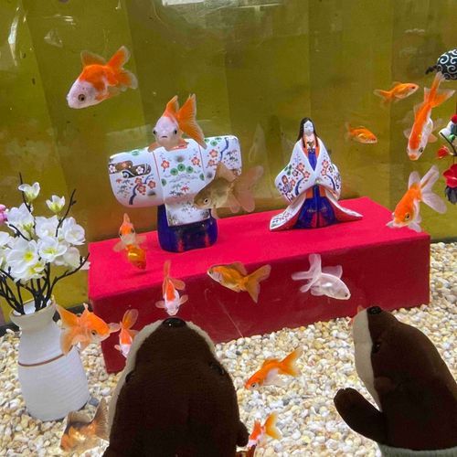 おかーさんかわうそといっしょに水族館に行ったね
せけんはひなまつりらしい