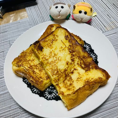 昨日の夜から牛乳を吸わせたとろとろフレンチトースト