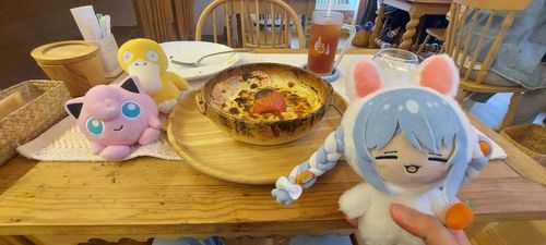 平日のお休み。エビとトマトソースのドリアを食べたよ。お天気は悪いけど、みんなでお出かけ楽しいね