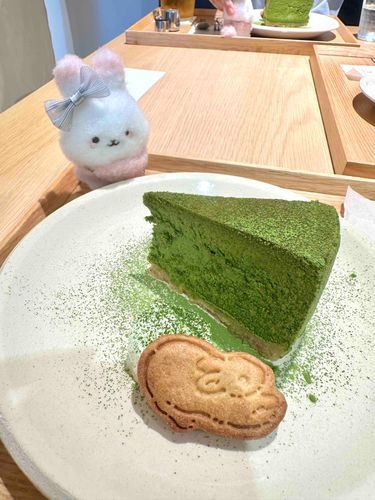 昨日は阪神百貨店に、うさぎDaysとコラボの抹茶チーズケーキを開店凸で食べて来た🍰
