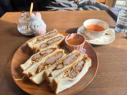 2週続けてうさぎと葉っぱさんに行って来た。
ラス1のヒレカツサンド！
量は丁度良かったんだけど、歩いて元町位に着いた頃にはジワジワお腹に重みが来たw