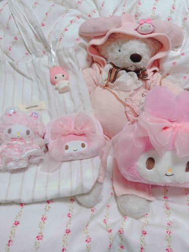 あしたの じゅんびをワクワクしながらしてるくぅ💕
あしたはね、まちにまった はっぴょうの ばしょへいけるくぅ🫧
ご主人が、くーのフードをつくってくれて、マイメロちゃんになりきってるくぅ🐰
いっぱい おしゃしん とってくるくぅ✨