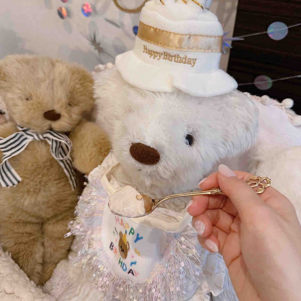 きょうは くーのたんじょうびくぅ💕
アイスケーキをたべて おいわいしてもらったくぅ🎂🍨

3まいめは、1ねんかんのおもいでくぅ🫧
のせたい おしゃしんがありすぎて 小さくなっちゃったくぅ😆

4まいめは、小さいころのくー🐻‍❄️
けのりょうが ぜんぜんちがうくぅ🤭

ふわもこsnsをはじめて、もう少しで1ねんたつくぅ✨
たくさんの ふわもこちゃんとなかよくなれて、くーはうれしいくぅ💕
いつもありがとくぅ💕
