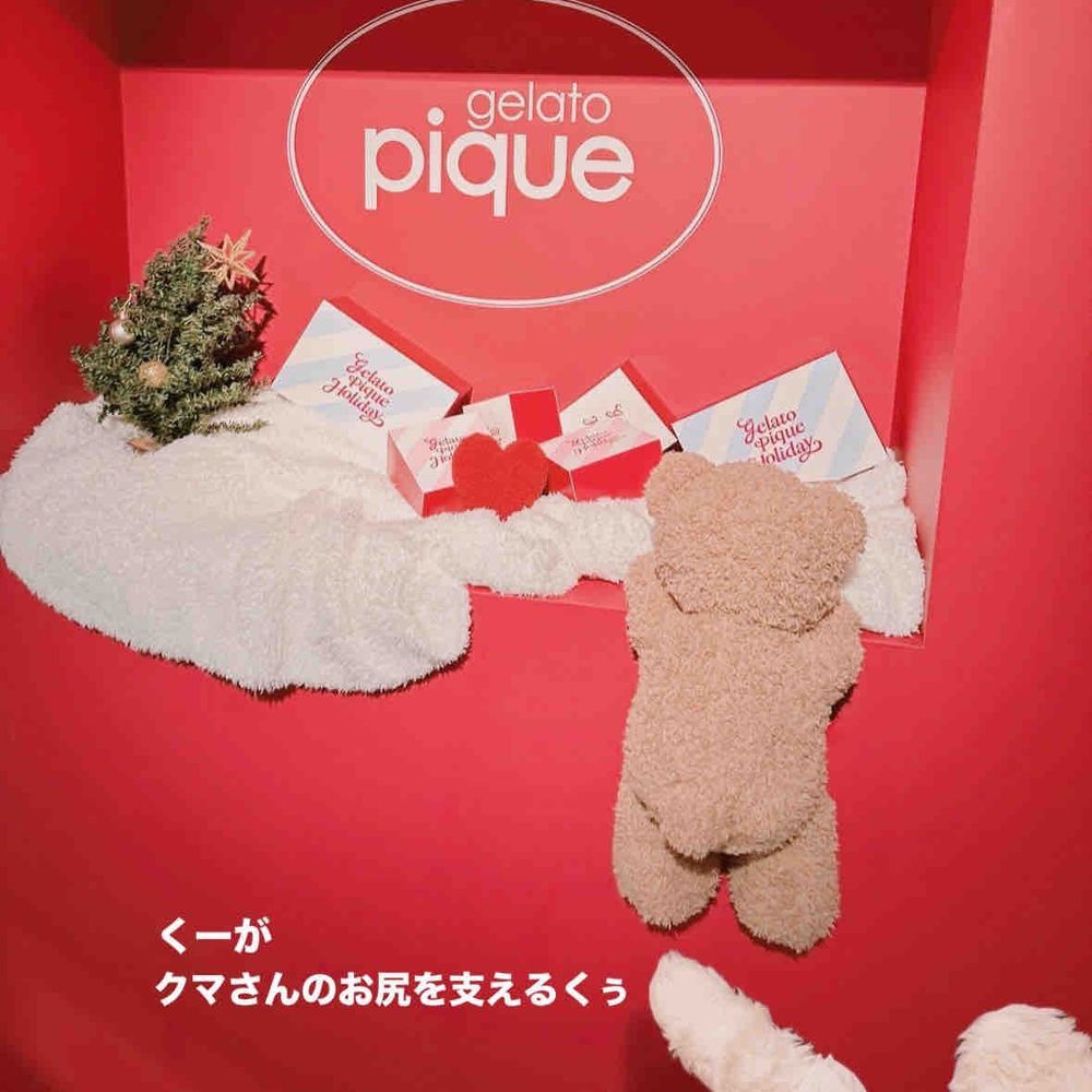 ジェラピケポップアップ🧸
〜パート2〜

1枚目うえの方にのぼってるクマさんみえるくぅかなぁ💗
おっきいクマさんもいて、ちょっと緊張しちゃったくぅ🥺

3枚目のクマさんのお尻がかわいすぎて思わず支えちゃったくぅ🐻‍❄️

ご主人は、お土産もしっかり購入してたくぅ🥺毎日かばんにつけてるくぅ🧸
くーも毎日つれてってほしいくぅ💗