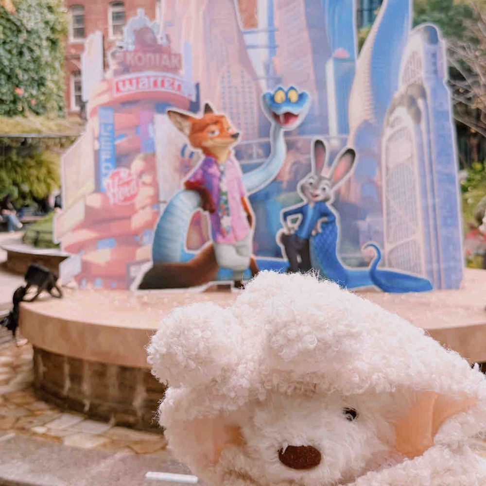 丸の内「ディズニー ジョイフル モーメンツ」　〜パート1〜

久しぶりのお出かけくぅーー💕
うれしいくぅ😍
6ヶ所にそれぞれフォトスポットがあってね、がんばって回ってきたくぅー🎄