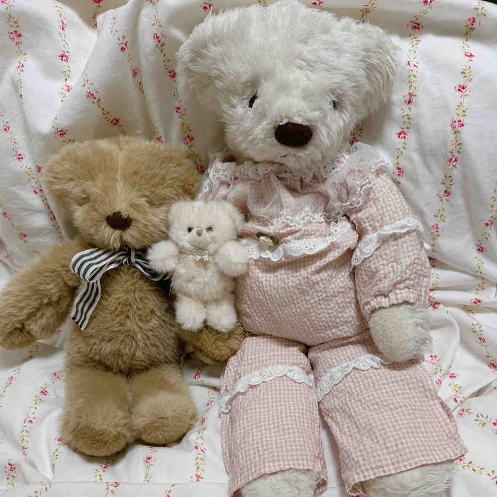 クリスマスマーケットもやっていたくぅ🎄✨
可愛いすぎるクマさんをお迎えしちゃったくぅ🐻‍❄️💕
ふわふわすぎて、おててから滑り落ちちゃいそうくぅ💕