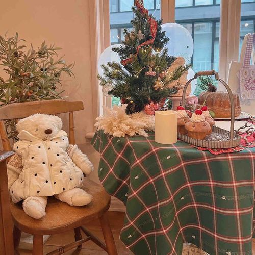 クリスマス過ぎちゃったけど、前に遊びに行った時のお写真くぅ🎄🎅
テディベア作家さんたちのpopupくぅ🧸
みんなみんな可愛いくて🥺
お店の雰囲気もステキすぎだったくぅ🎀
雑貨の作品もあって、小さなお茶セットの食器を買ったくぅ🫖☕️