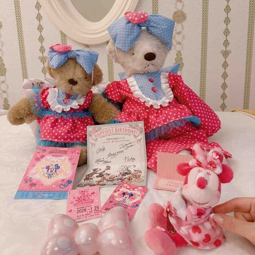 昨日の思い出くぅ💕

ミッキーミニーちゃん達からお祝いのメッセージをもらえて、ご主人とっても喜んでいたくぅ✨

2枚目の夜ご飯のリゾットがとっても美味しかったくぅ🤤
お部屋からディズニーランドの花火もみえたくぅ🎆
3枚目は満足顔のくー💕
4枚目はお月様とくー🌙

