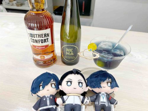 僕たちイメージのお酒でカクテルを作ってもらったよ〜！　どっちもウィスキーベースのお酒なんだって　おそろいでうれしいな〜